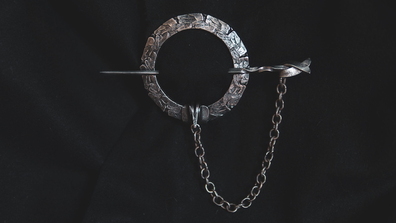 chain, diamond, close-up, necklace, silver colored, horseshoe, metal, diamond - gemstone, armor, studio shot, accessory, black color, white color, luxury