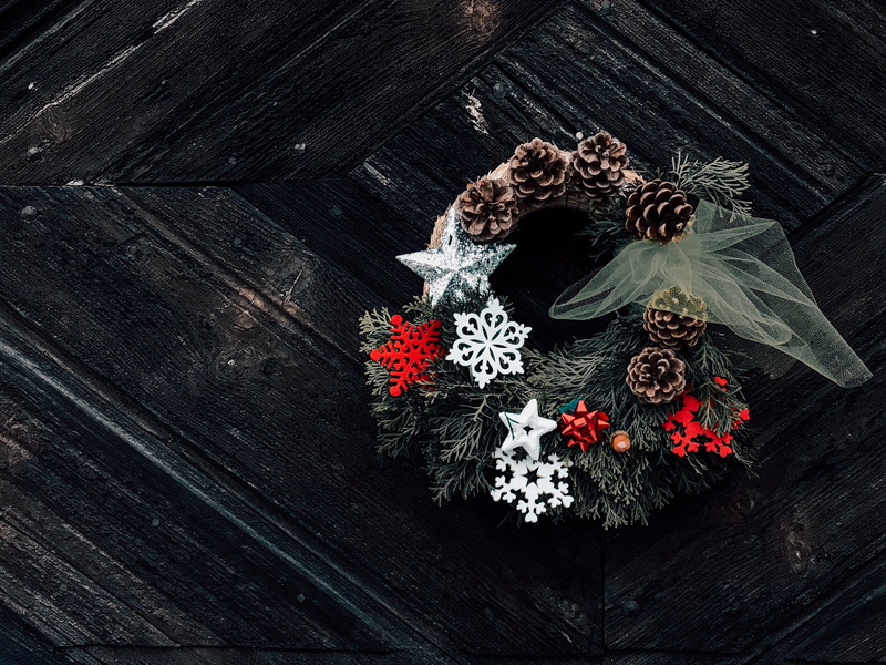 plaid, hanging, flowering plant, directly above, accessory, still life, accessories, rug, plant, home decor, door, ornament, linen, 2K, wood - material