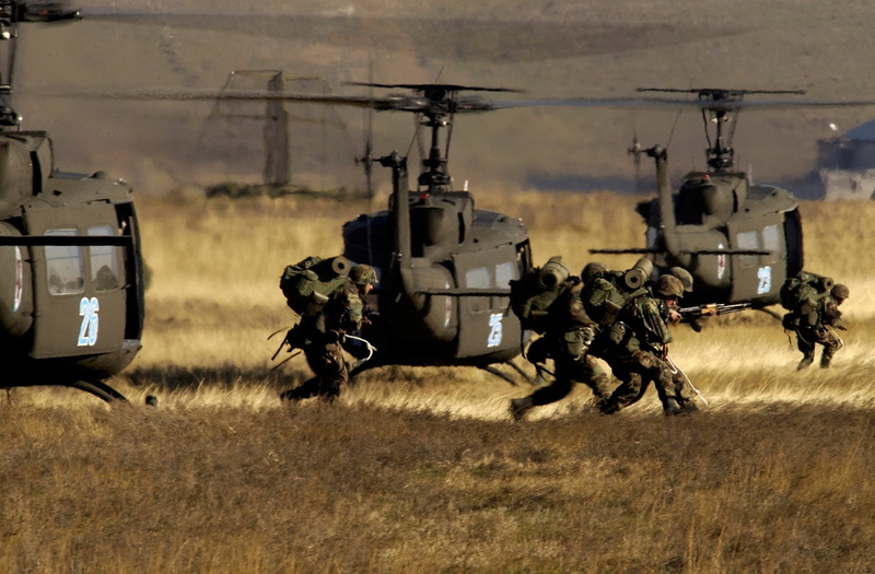 Bell UH-1 Iroquois, 1080P, Military Helicopters