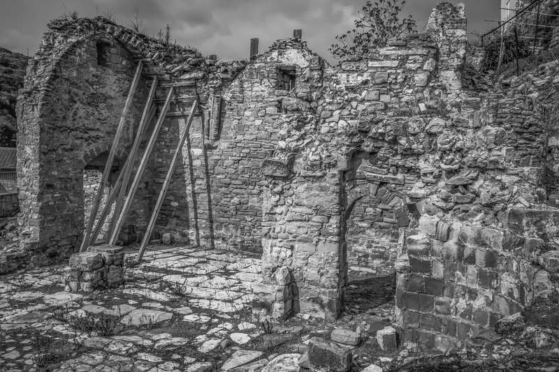 building, destroyed, outdoors, tree, sky, ancient civilization, obsolete, old, ruined, nature, deterioration, church, architecture, damaged, the past, abandoned