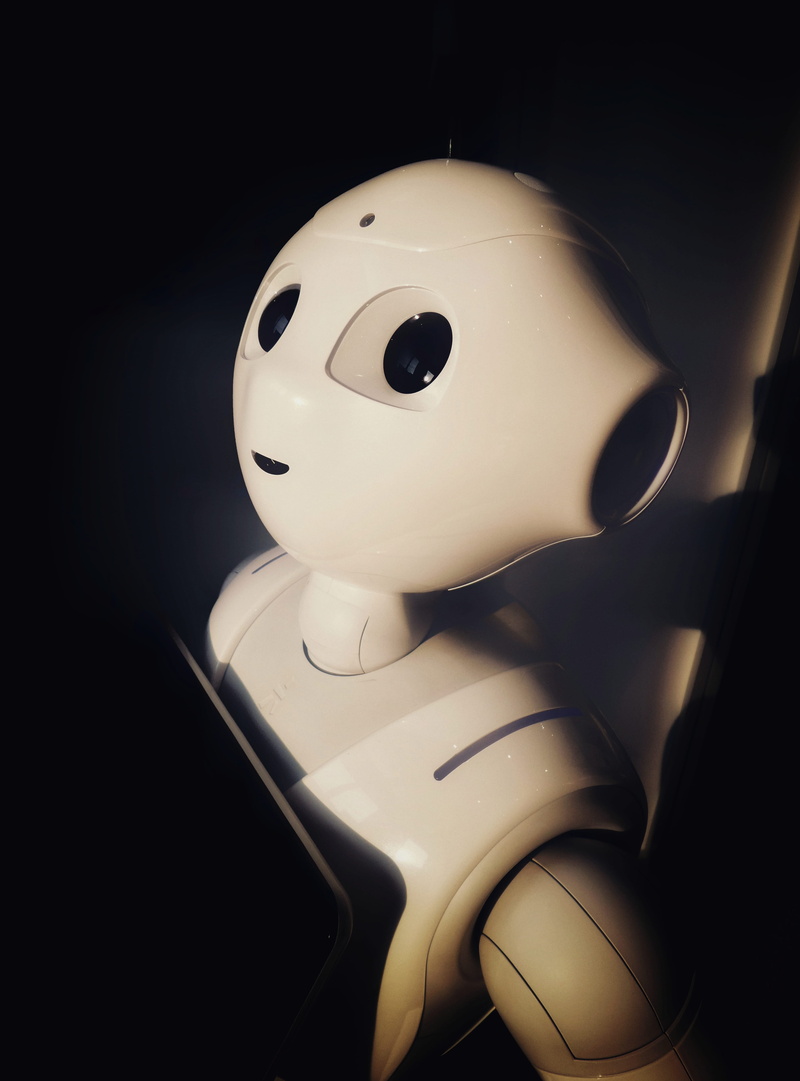 tech, black background, 悲しい, android, human representation, robotic, table, intelligence, plastic, nature, toy, human, dark, 人工知能, アンドロイド, near, technology