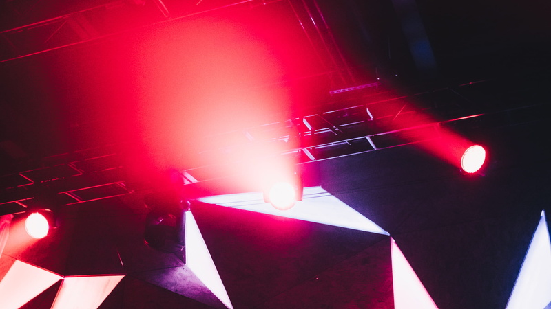 stage, new york, bright, people, concert, lights, human body part, indoors, disco, light, united states, laser, 1080P, venue, illuminated, night scene