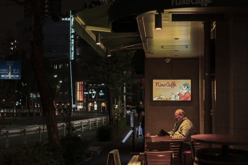 incidental people, seat, sitting, waiting, cafes, computer, food and drink, city, lighting equipment, 1080P, black, one person, built structure, illuminated