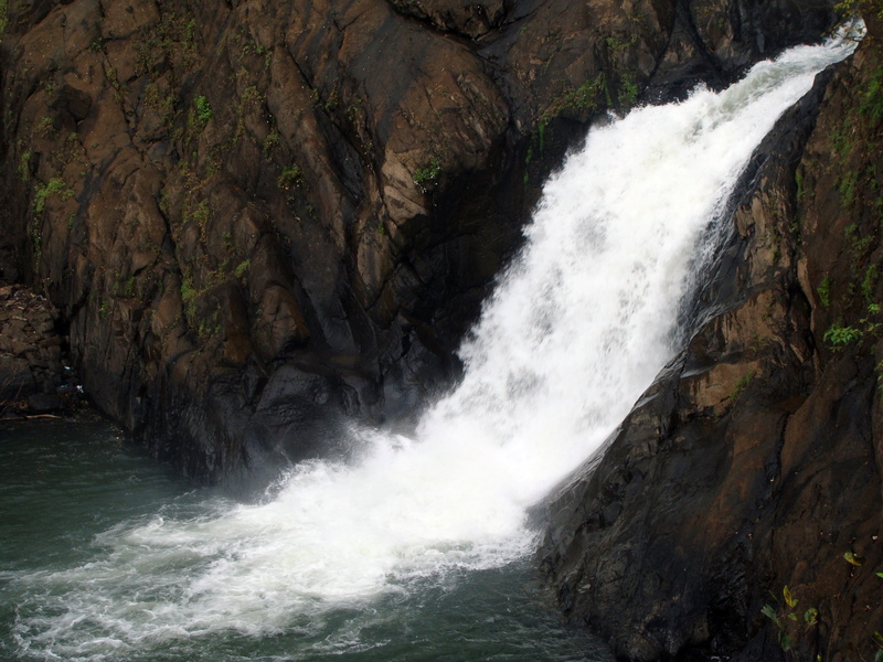 water, blurred motion, motion, flowing water, solid, power in nature, non-urban scene, 2K, rock, land, dudh sagar, scenics, india, waterfall, rock - Object