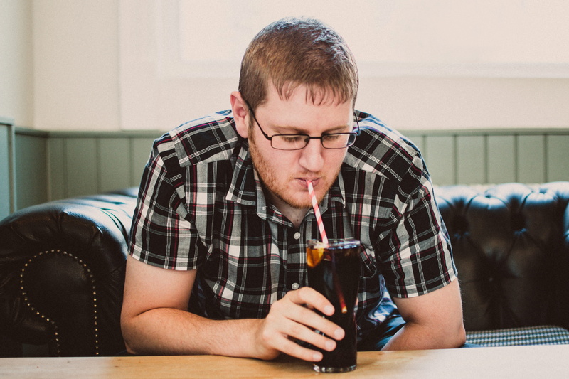 sipping, adult, person, beer - alcohol, man, casual clothing, drinking, 5K, sitting, one person, refreshment, cola, sip, drink, glass, happy hour, men