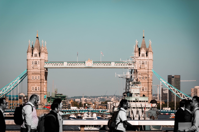 architecture, travel destinations, travel, grey, transportation, connection, bridge, real people, 5K, united kingdom, london, crowd, group of people, bridge - man made structure