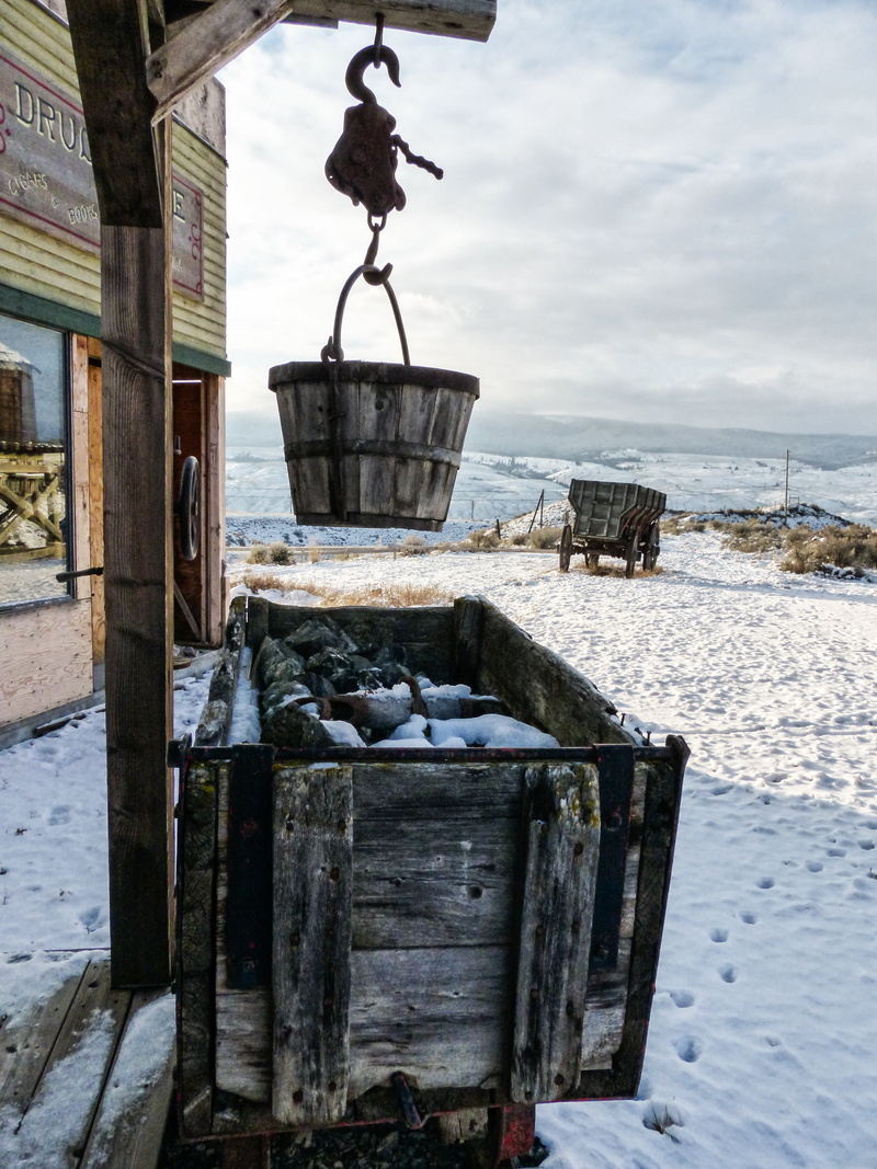 western style, day, hanging, mining, ranch, metal, nature, outdoors, no people, cold temperature, container, heritage site, sky, wooden, 4K, vintage, tourist attraction