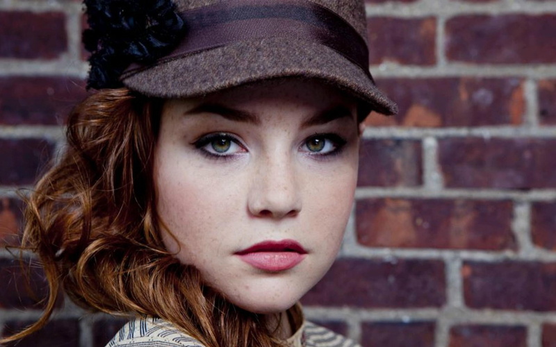 Looking At Viewer, bricks, redhead, 1080P, Freya Mavor, women, hat
