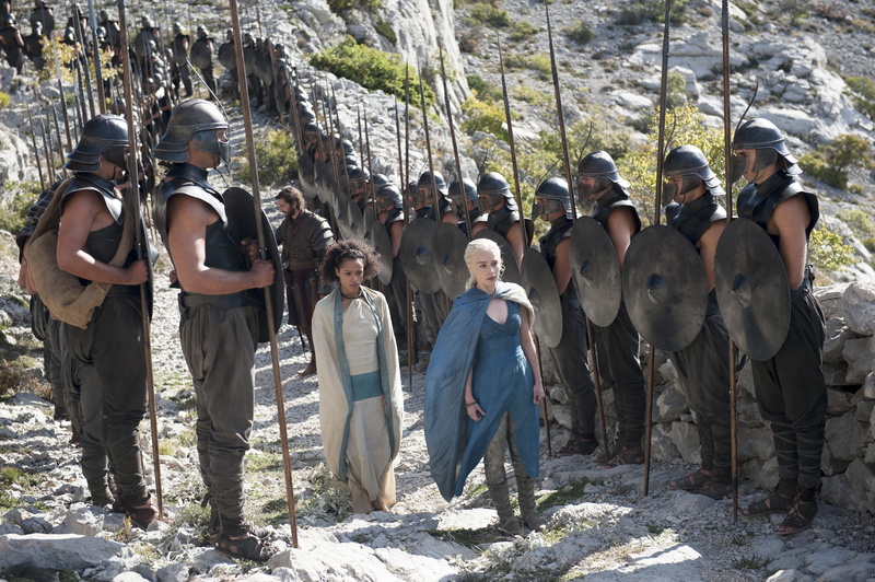 solid, land, crowd, woman, clothing, still, uniform, leisure activity, outdoors, group of people, day, lifestyles, standing, people, Daenerys Targaryen