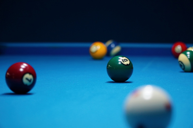 selective focus, leisure Games, pool - cue sport, close-up, pool Table, playing, aiming, hobbies, snooker, lot, cue Ball, recreational Pursuit, competition