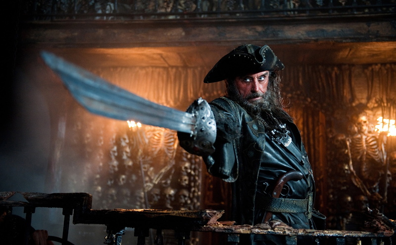 Blackbeard, people, inferno, skull, weapon, mid adult, black, 4K, standing, fire - Natural Phenomenon, the past, clothing, war, adult, smoke - Physical Structure