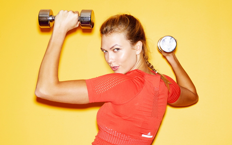 brown hair, yellow, t-shirt, adidas, background, exercise, pigtail, 2K, dumbbells, red, hairstyle, look, model, Aitken Jolly, pose, Karlie Kloss, fitness