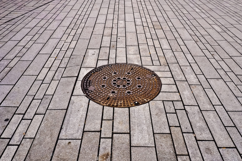 gullideckel, textured, city, circle, rust, backgrounds, outdoors, paving stone, iron, manhole cover, ground, metal, rusty, footpath, auburn, structure