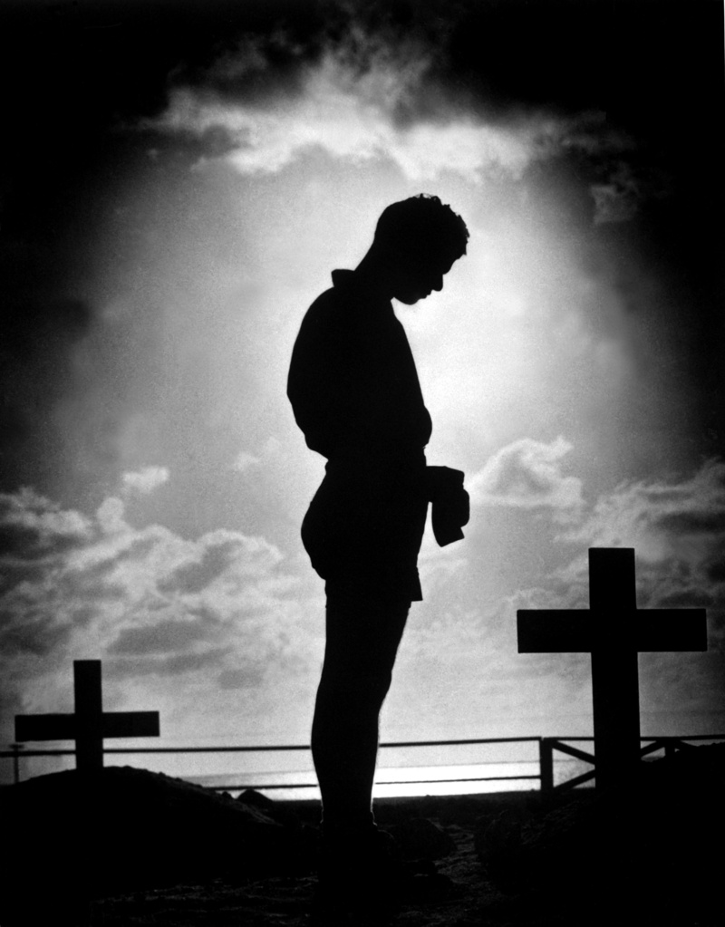 world war ii, beauty in nature, bowing, black And White, cross, grave, tranquility, remembering, nature, architecture, man, women, silhouette, people, real people