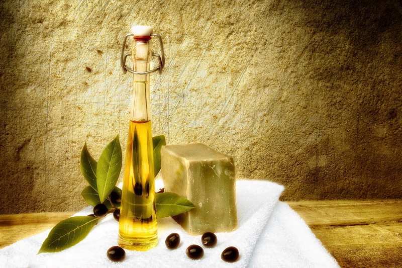 plant part, flower, plant, food, 4K, close-up, freshness, bottle, laurus nobilis, alcohol, berries, wall - building feature, olive oil, decanter, no people