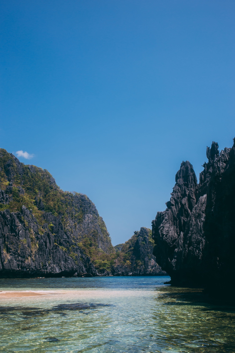 blue, copy space, outdoors, sand, private beach, ocean, coast, shoreline, scenery, mountain, vacation, water, 5K, day, tranquility, clear, tranquil scene