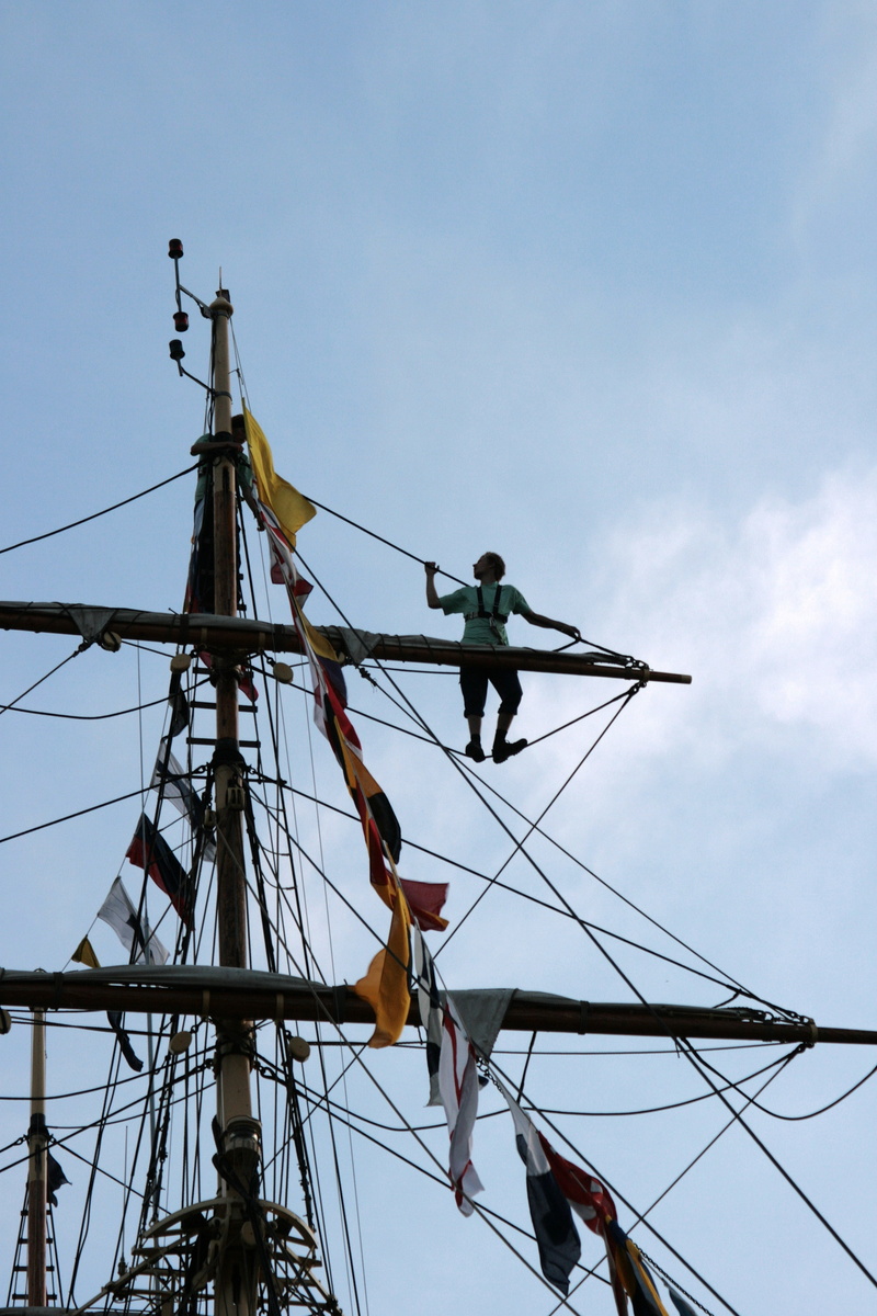 salt, day, man, sailor, rope, evening, 4K, yacht, complexity, the sun behind the cloud, gray, sky, blue, boy, gloomy sky, low angle view, journey, rigging