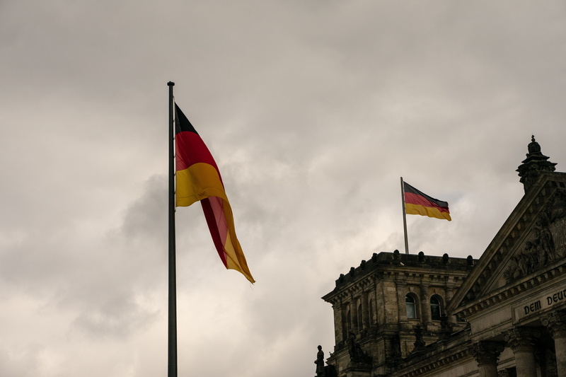 5K, landmark, architecture, city, german, independence, government district, reichstag, flag, national icon, history, outdoors, house facade, government buildings