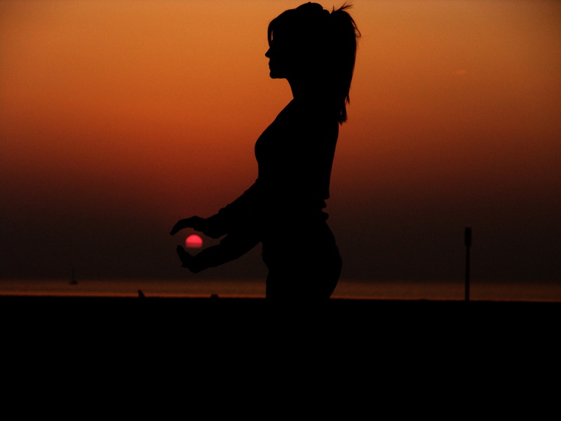 leisure activity, hand, meditate, vacation, hold, outdoors, girl, sunset, 2K, fall, woman, real people, day, alone, profile view, meditation, adult, night