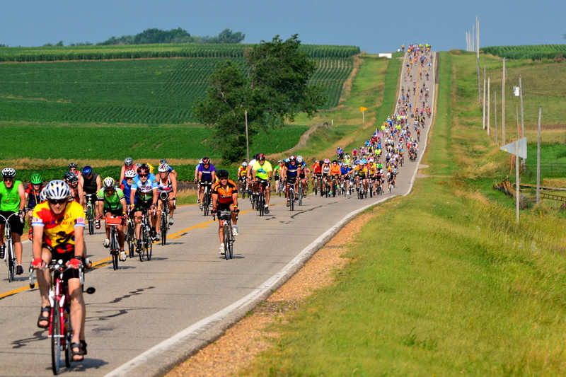 real people, bicycle, outdoors, crowd, riding, iowa, group of people, sports race, america, sport, day, mode of transportation, marathon, motion, large group of people
