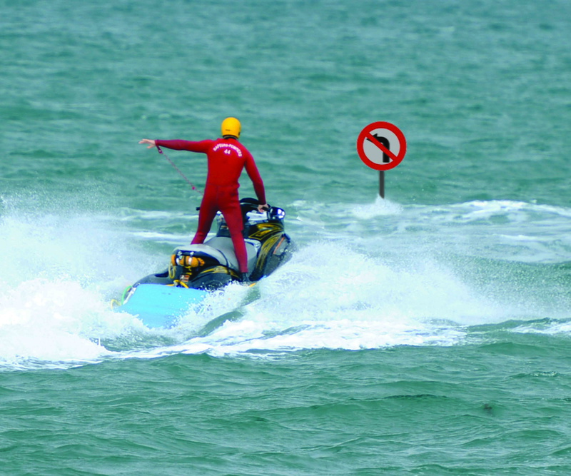 extreme sports, real people, holiday, jetski, la rochelle, motion, nature, waterfront, leisure activity, sea., aquatic sport, day, sport, summer fun, sign