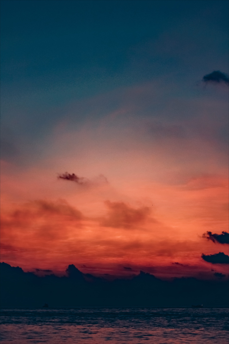 dramatic sky, no people, idyllic, romantic sky, horizon over water, sky, malé, 5K, silhouette, outdoors, tranquil scene, sunset, sea, scenics - nature