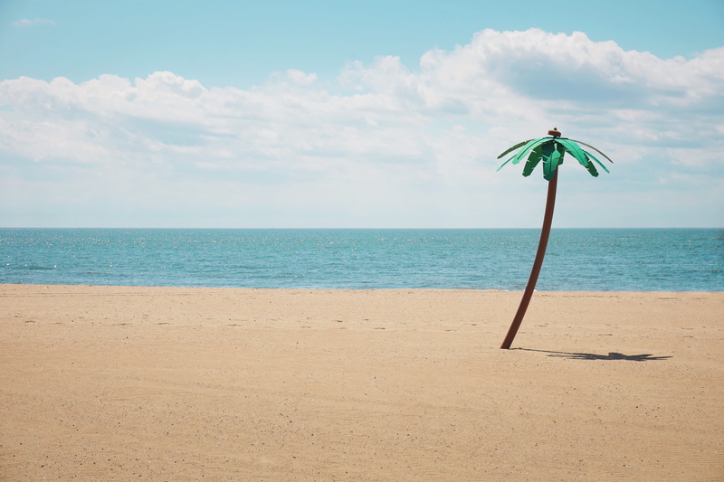 beauty in nature, tranquil scene, fake tree, horizon over water, cloud - sky, urban decay, daytime, brooklyn, shadow, water, non-urban scene, tree, sky