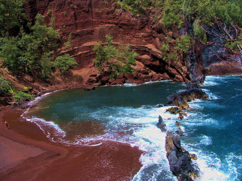 surrounded, plants, blue, island, 720P, nature, trees, water, palmtrees, blue water, rocks, red, hd, beach, maui
