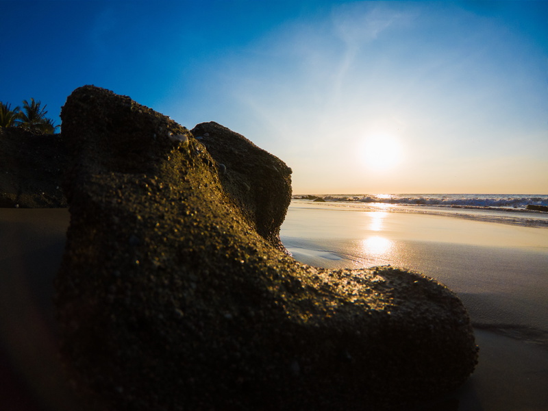 summer, sunlight, outdoors, sun, beauty in nature, bright, tranquility, gopro her 6, clear sky, sea, peru, beach, palm, nature, máncora district, rocks