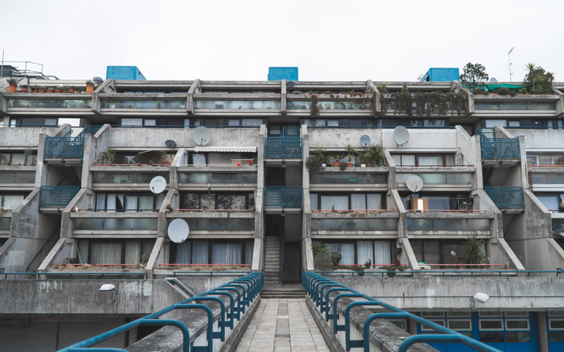 building, built structure, urban, streetphotography, balcony, city, clear sky, no people, railing, day, nature, residential district, 2K, staircase, united kingdom