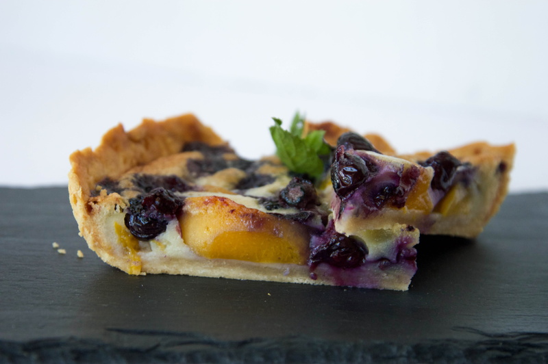 blueberry, foodphotography, food and drink, sweet, baked, 5K, temptation, healthy eating, pie, plate, freshness, indulgence, indoors, peaches, fruit, sweet food