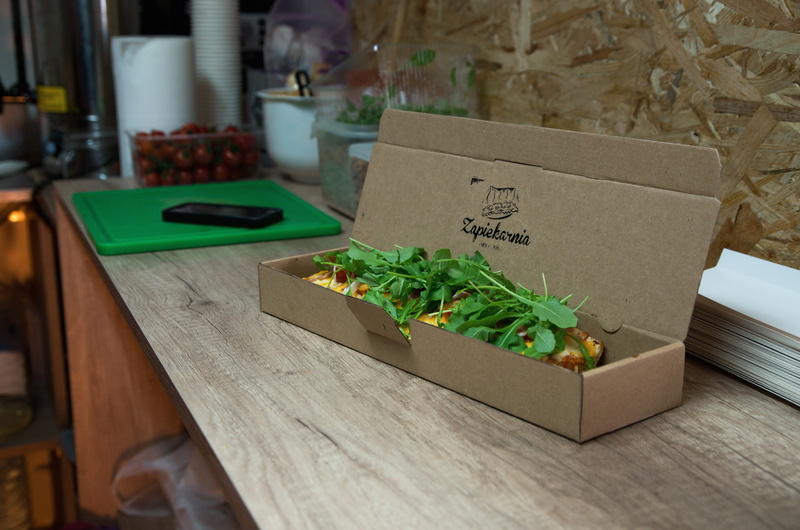 mobile, food, box, iphone, nature, box - container, poland, wood - material, delicious, 4K, food and drink, truck, indoors, green color, street, leaf