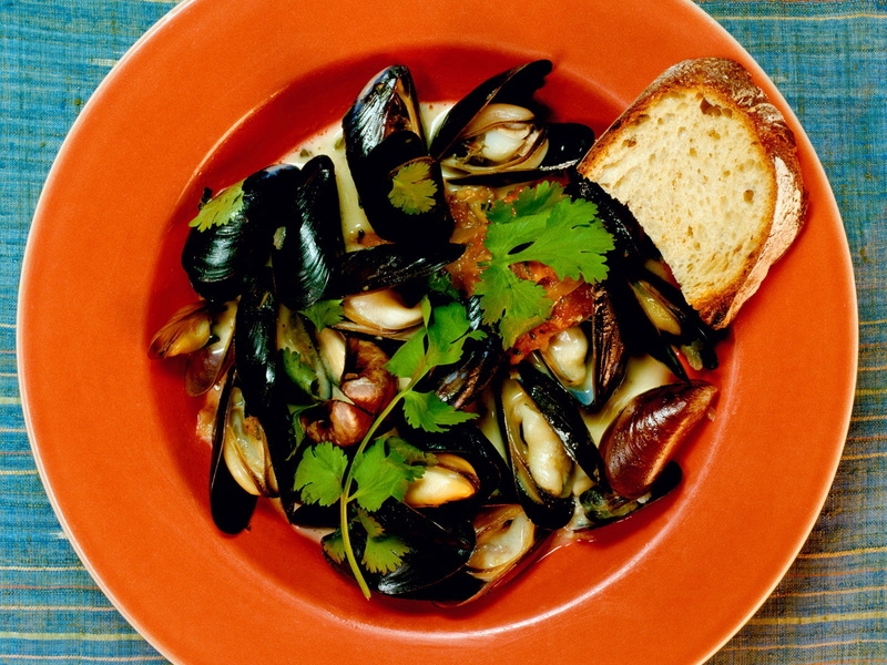 food, food and drink, wellbeing, dish, mussels, plate, crockery, fruit, healthy eating, no people, freshness, seafood, serving size, ready-to-eat, vegetarian food