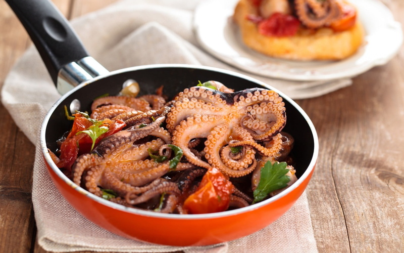 indoors, no people, focus on foreground, meat, close-up, serving size, food and drink, kitchen utensil, dinner, orange, eating utensil, wellbeing, frying