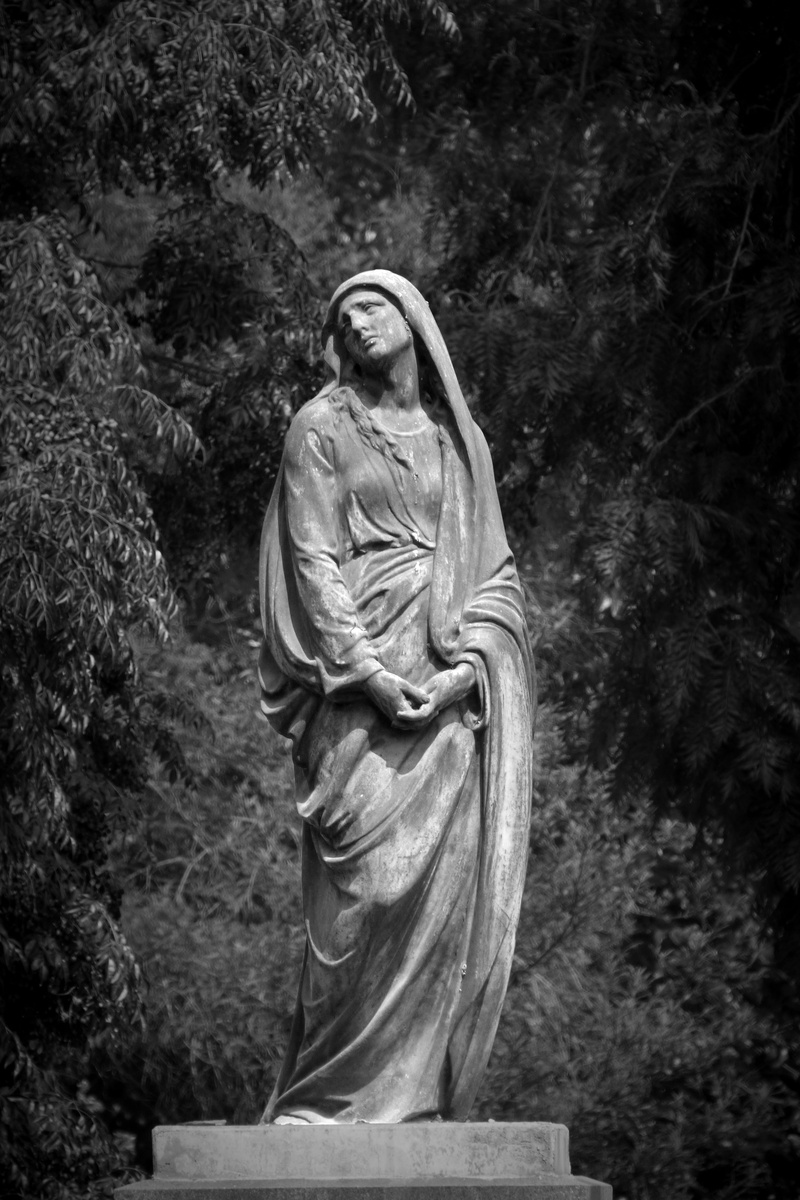 dark, tapeworm, sculpture, tree, feelings, bnw, creativity, 4K, grief, human representation, old, women, concrete, depression - sadness, grave, nature