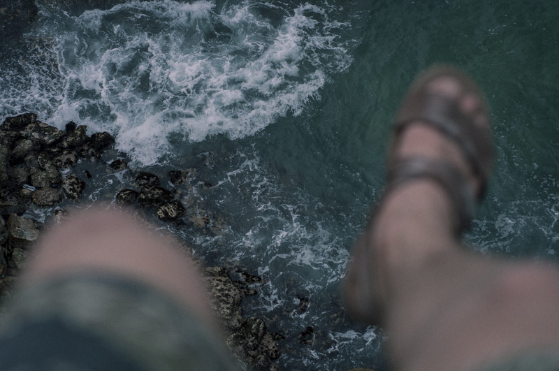nature, weaves, people, focus on background, water, human leg, leisure activity, high angle view, human foot, blurred motion, rock, outdoors, human limb