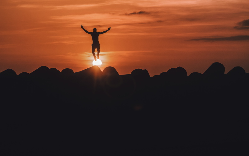 standing, nature, arms raised, cloud - sky, 5K, beauty in nature, mountain, deer, adventure, sky, golden, outdoors, animal wildlife, landscape, scenics - nature