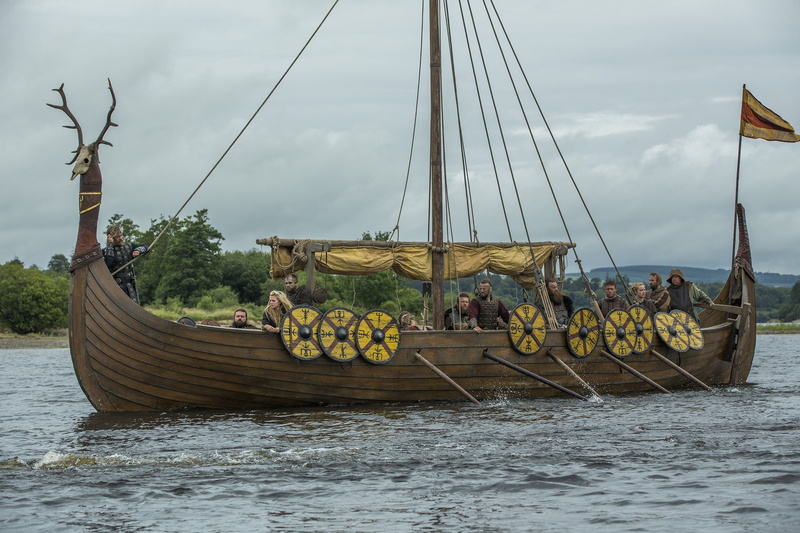 men, Drakkar, brown, boat, Vikings, real people, " ship-dragon", water, nautical vessel, group of people, fisherman, The Vikings, people, the series, sailors