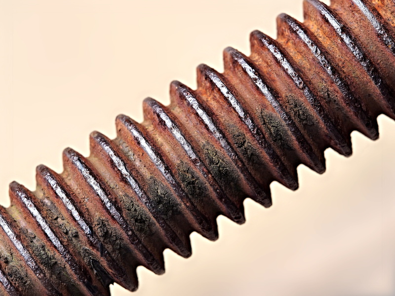 in a row, mechanical, Iron, work tool, single object, close-up, Bolt, Metal, gear, screw, corrosion, corroded, indoors, objects/Equipment, helix, spiral