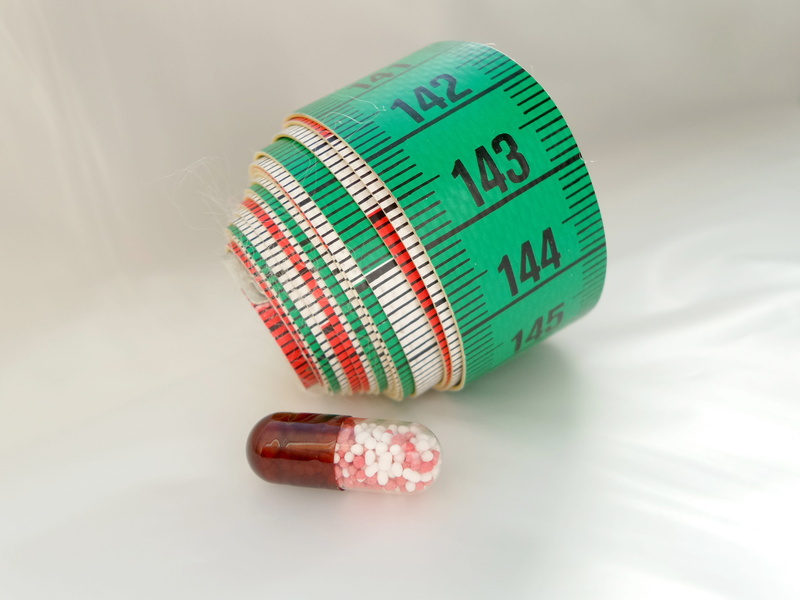 pill, dose, measure, black, medical, close-up, green color, 5K, risk, loss, healthcare, no people, text, Diet, capsule, green, Ruler, food and drink, cut out