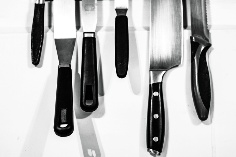 hanging, blades, lot, household equipment, alloy, silver colored, no people, equipment, kitchen utensil, black, kitchenware, kitchen, murat, metal, variation