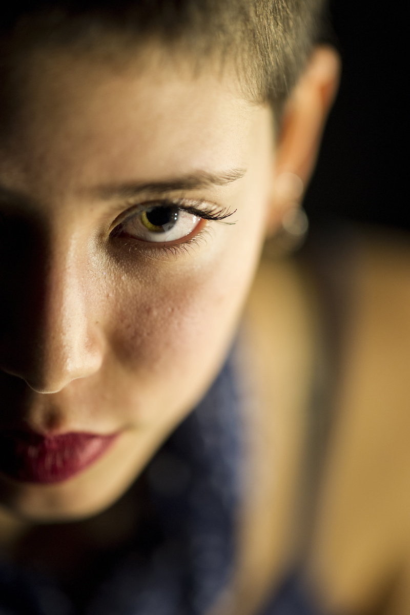 headshot, young model, exposure, face, woman, girl, young women, focus on foreground, selective focus, spooky, womens, make-up, lifestyles, beautiful woman