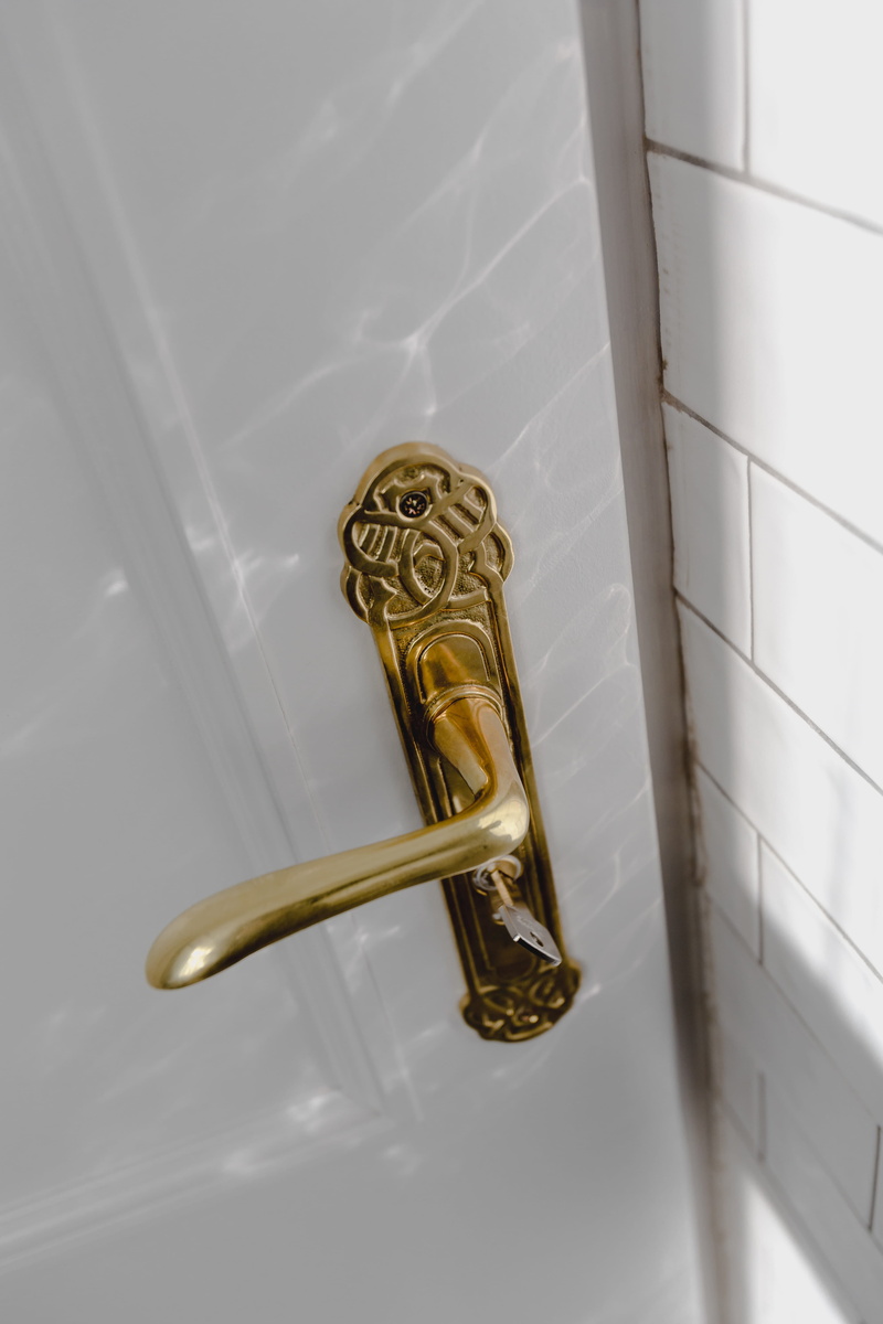 metal, luxury, still life, gold colored, single object, 5K, vintage, close-up, bathroom, no people, classic, door, knob, plated, arts culture and entertainment