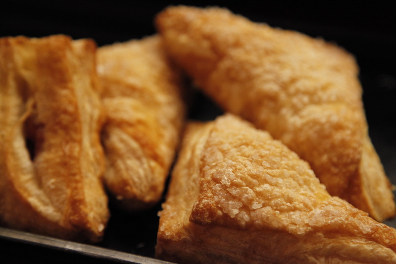 group of objects, freshness, restaurant, sweet, meal, lunch, plate, delicious, tray, depth of field, indoors, baked pastry item, breakfast, close-up, dessert