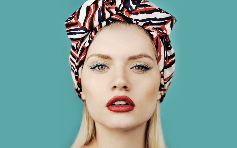 Bandanas, Red Lipstick, Blonde, Martina Dimitrova, 1080P, Green Eyes, portrait, Blue Background, women, face