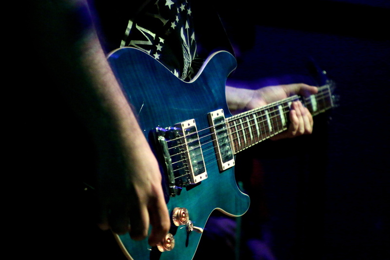 finger, rock, rock music, concert, arts culture and entertainment, 5K, bass guitar, playing, nightlife, direct, human body part, iron maiden, plucking an instrument