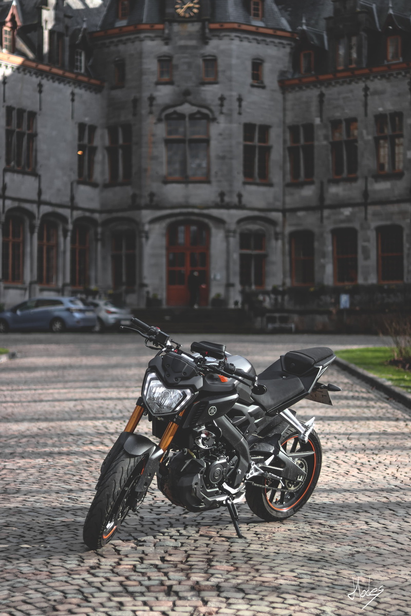 day, cobblestone, no people, transportation, built structure, land vehicle, YouTube, building exterior, building, outdoors, 2K, mode of transportation
