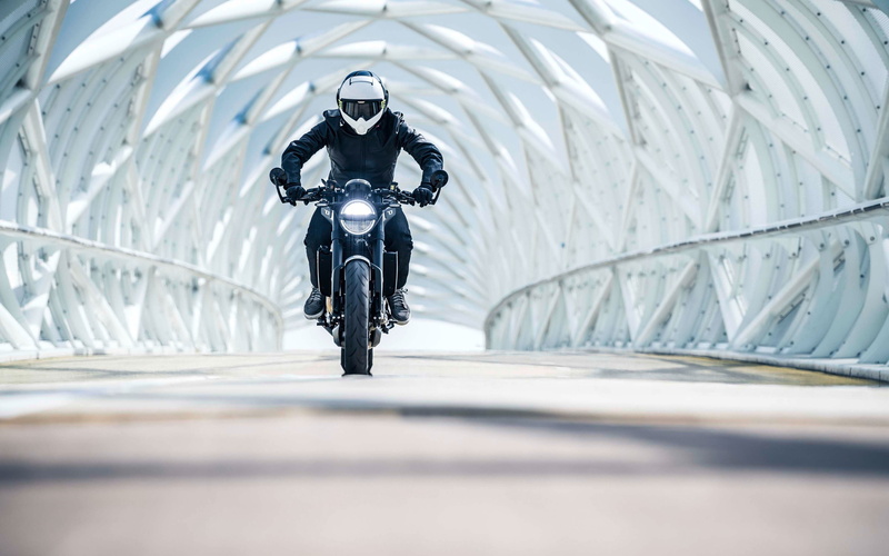 men, 2018, leisure activity, motion, built structure, full length, Vitpilen, clothing, 701, helmet, selective focus, sport, Husqvarna, land vehicle, 4K