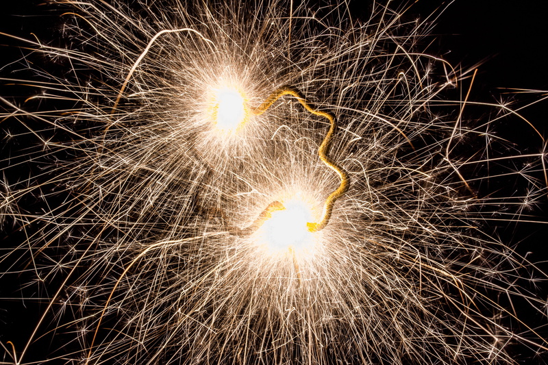 nature, radio, sprühkerze, star, christmas, hell, outdoors, wire wool, clover-leaf shape, celebration, new years eve, motion, glowing, flame, black background