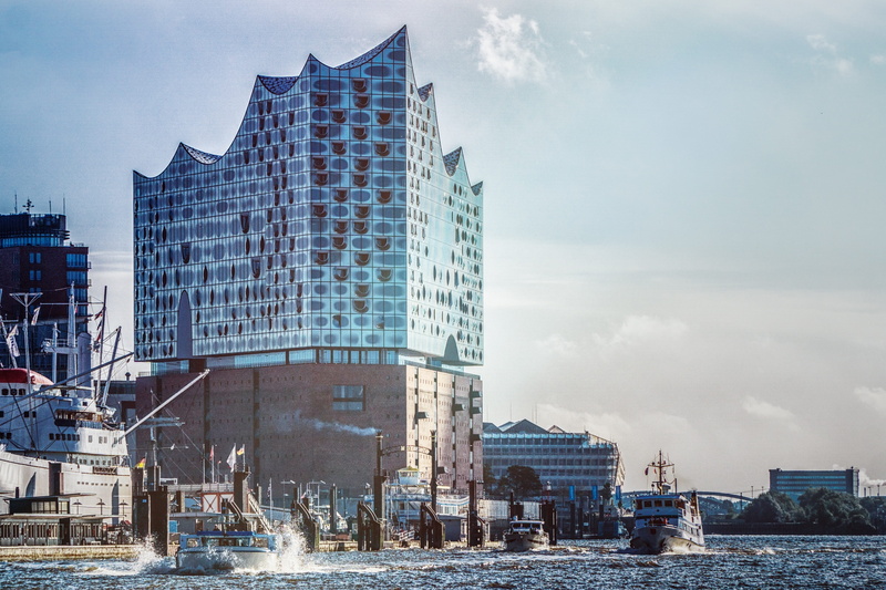 hanseatic city, landmark, apartment, water, architecture, philharmonic orchestra, elbphilharmonie-side view, outdoors, built structure, futuristic, port